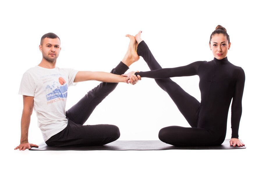 7 Best Yoga Poses For Couples To Start Your Morning